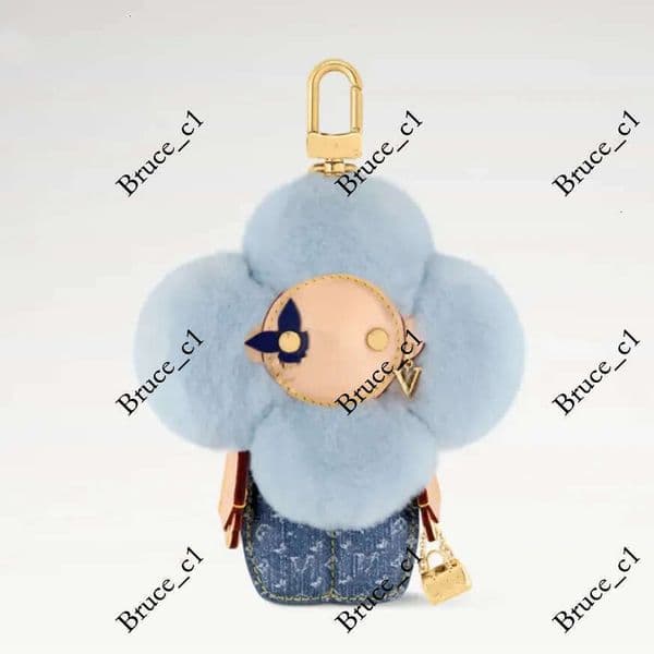 Luxury Furry Pink Sunflower Designers Bags Charms Accessories Fashion Womens Keychains Lanyards High Quality Jewelry Gift