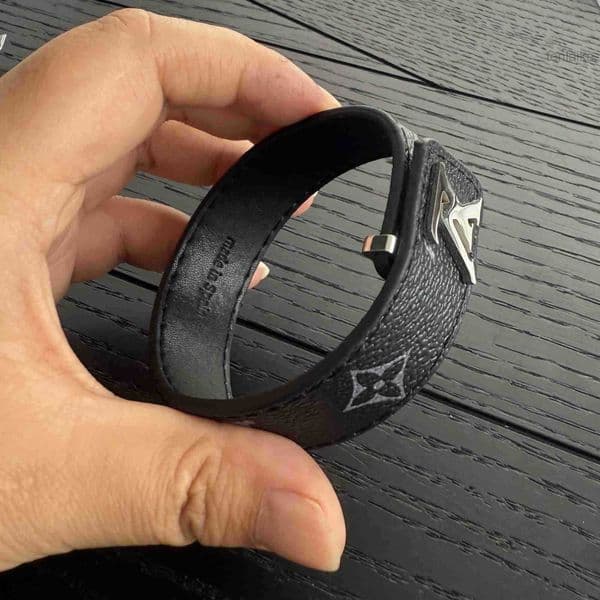 Luxury designer Girl woman man boy letter real leather slim bracelets elegant 18K Gold Bangles V branded engrave bracelet Fashion Jewelry Lady Party