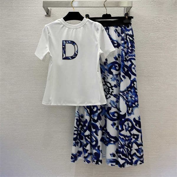Two Piece Dress Designer Dress short-sleeve T-shirt with Long high-waisted pleated print skirts Summer Breathable womens fashion skirt set