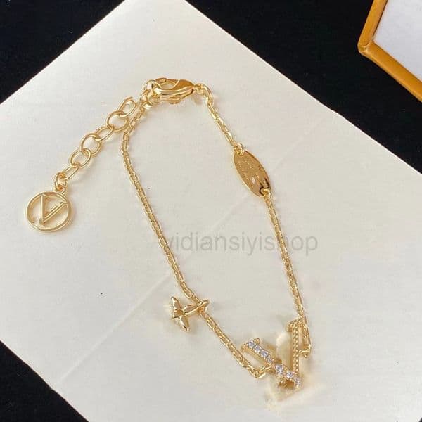 Designer Jewelry lvs lvness lousi louise bracelet Fashion Style Bracelets Women Bangle Wristband Cuff Chain Letter Crystal Gold Plated Stainless steel Lovers