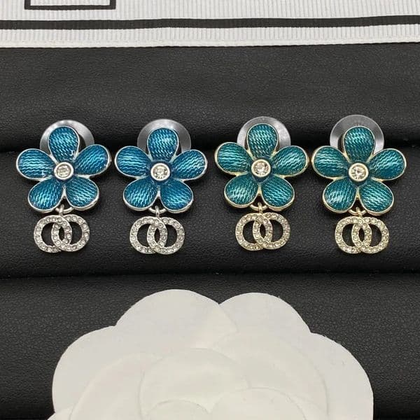 Chic Crystal Designer Flower Eardrop Studs Copper Stylish Jewelry Fashionable Gift Classic Stud Earrings Women Perfect for Casual and Formal Wear
