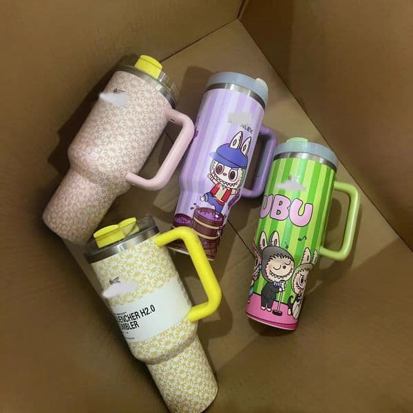 Camp Hunt Knife Designer New Car camp equipment Mug Large Capacity Handle Cup Insulated Stainless Steel Straw Thermos Flask Outdoor Water Bottle