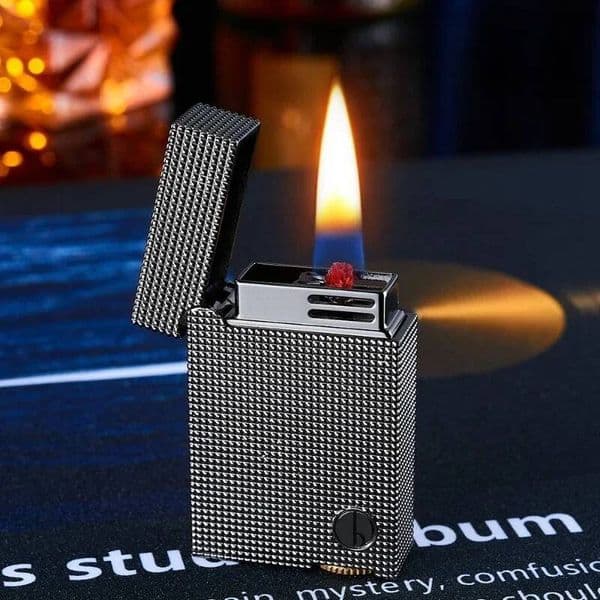 New Smart Carved Paris Nail Oil Lighter Induction Ignition Personality Creative Windproof Cigar Lighters Men Gifts