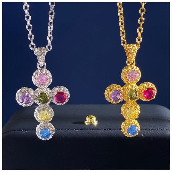 Designer Necklace for Women Vintage Royal Embossed Brushed Color Diamond Cross Pendant Necklaces Luxury Jewlery Designer Women Timeless Elegant