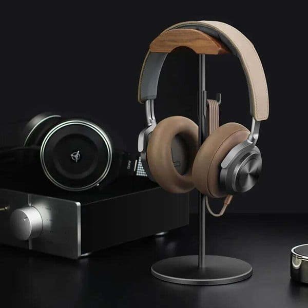 Black Wood & Aluminum Headphone Stand Nature Walnut Gaming Headset Holder with Solid Metal Base for Table Desk Display 26W0507