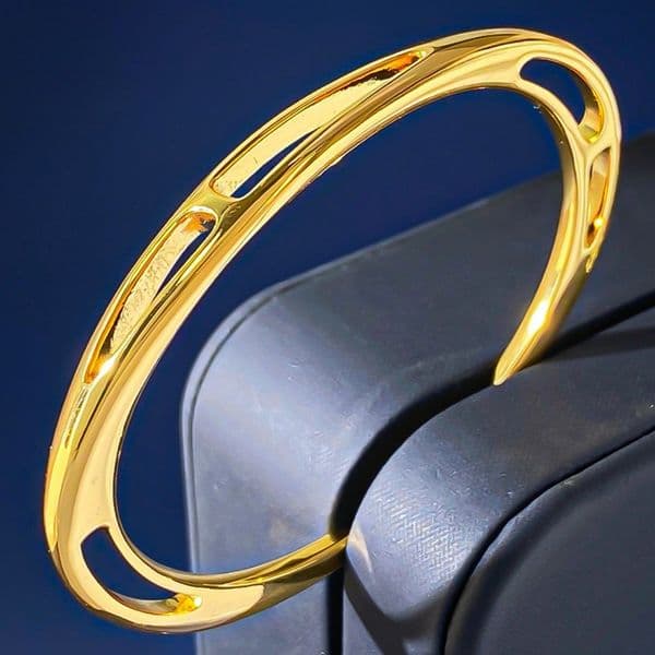 Designer Bracelet Bracelet for Women Pig Nose Minimalist Fashion Bangle Geometric Hollow C Shape Open Bangles Luxury Jewlery Designer Elegant Gift