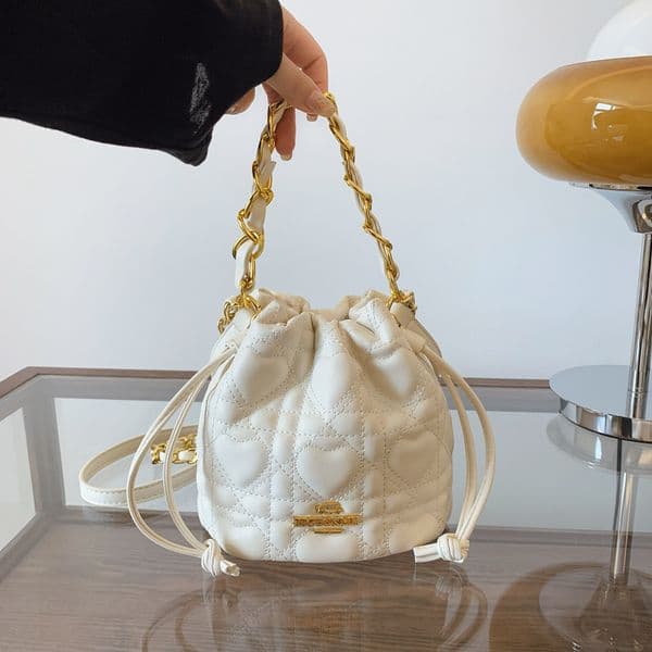 designer luxury Casual versatile large-capacity underarm shoulder bag for women 2026 new trendy letter tote bag