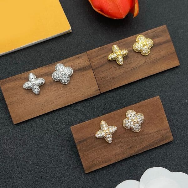lvs earrings lvness lousi louise Designer Earrings Luxury Crystal Clover Charm Earrings Gold Silver Plated Copper Stud Earrings For Women Men Party Diamond Fashion