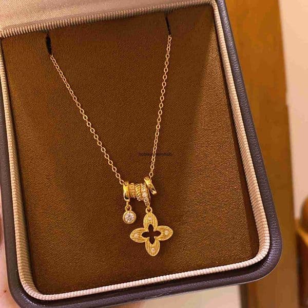 louisities lvs Louise lvness Luxury Brand Jewelry Luxury Brand Jewelry New Model Gold Zircon Four-Leaf Clover Pendant Necklace For Women Light