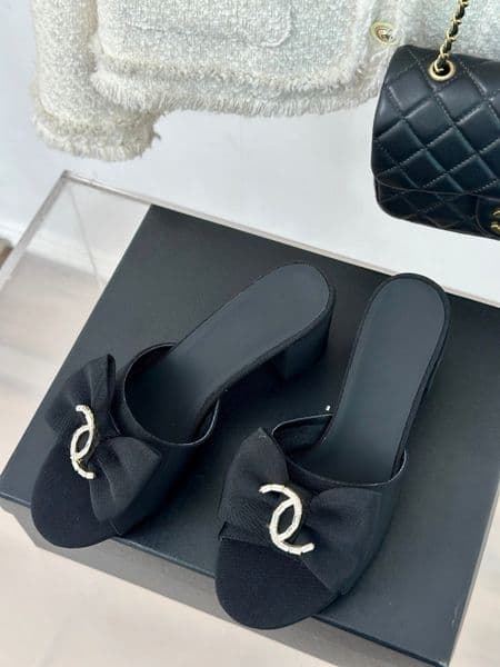 Designer High Heels women's sandals Sexy Black High Heels Sharp Pointed Suede Pumps Elegant Shallow Mouth Etiquette Shoes Size 35-41 D20