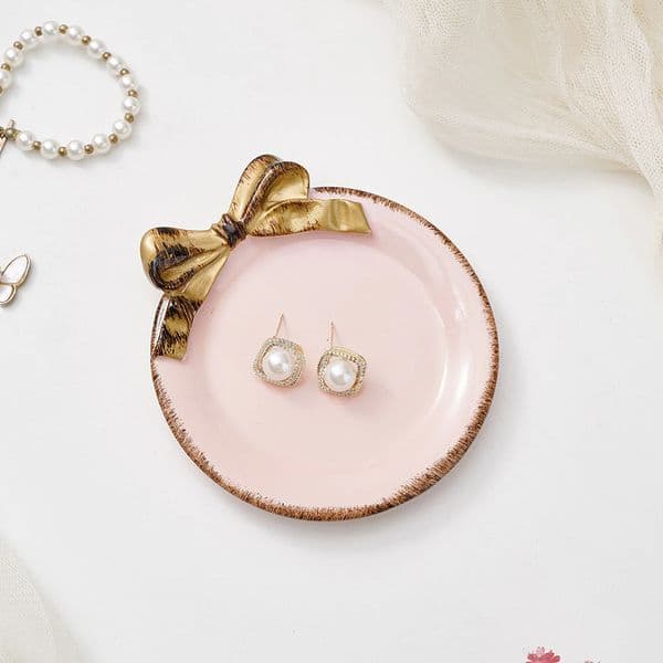 1PC simple resin material aged pink tray bow-shaped round decorative plate suitable for indoor home decoration 260507