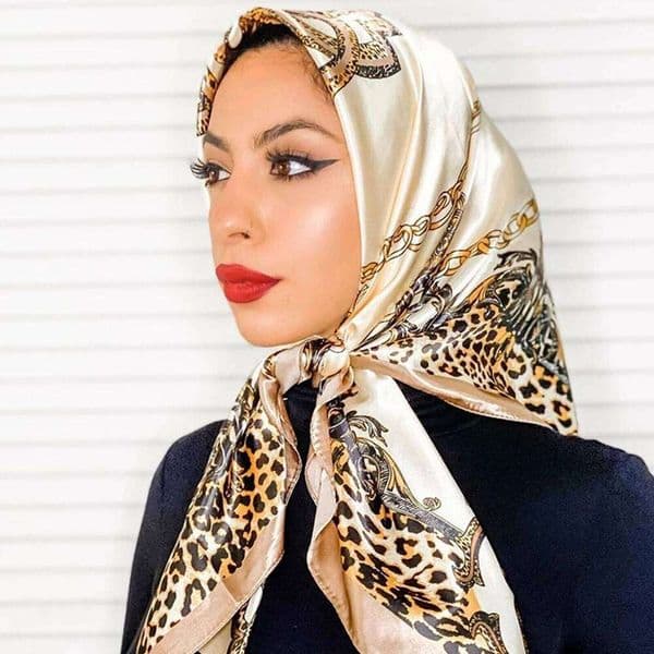 2024 New 90*90cm Retro Brand Women Silk Scarf Bandanna Fashion Bohemian Pattern Square Hijab Lady Wrap Headband foulard muffler 26W0508