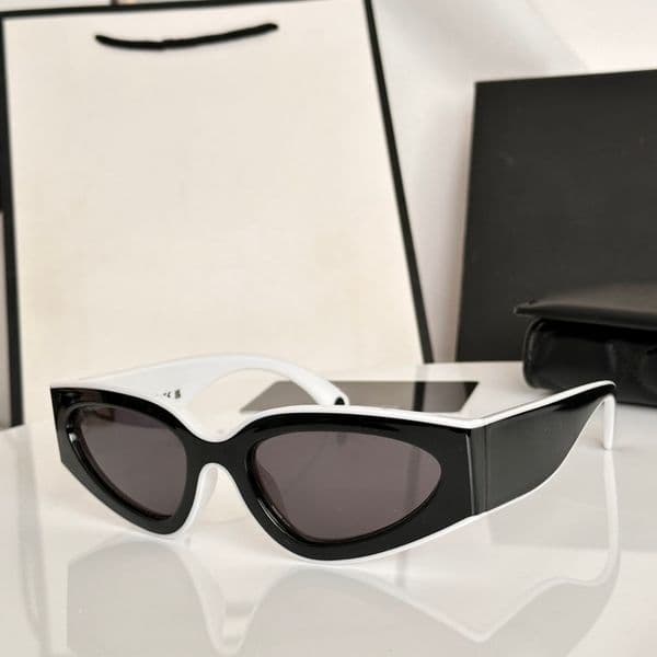 Luxury Designers Womens Sunglasses For Women Men Sun Glasses Mens 6056 Designer Fashion Style Protects Eyes Random Box 11