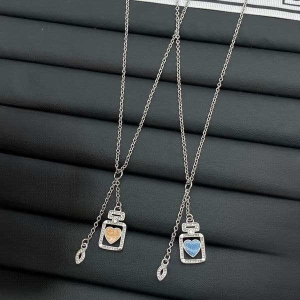 Designer Perfume bottle pendant pendant Necklaces Luxury women 18K Gold Plated pearl Necklaces Charm necklace without box