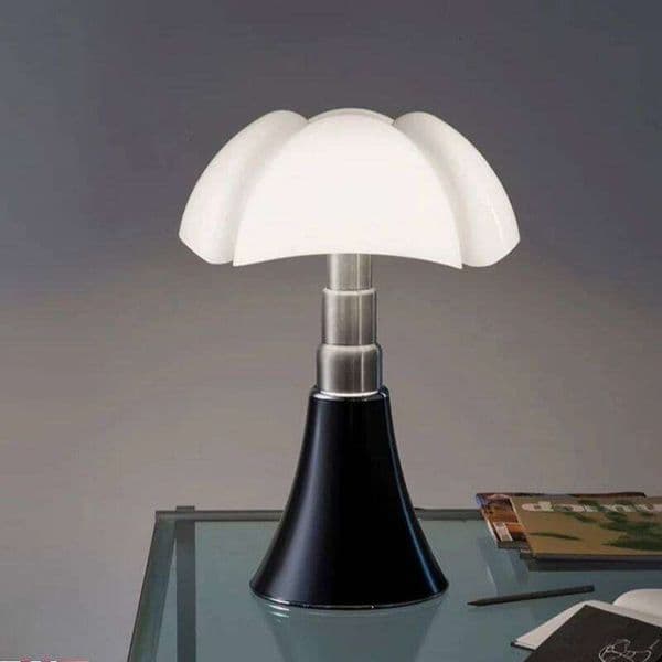 Italy Designer Bauhaus White/Black Petal Table Lamps LED Iron Art Glass Vintage Desk Lights Living Room Bedroom Restaurant Bar S260508