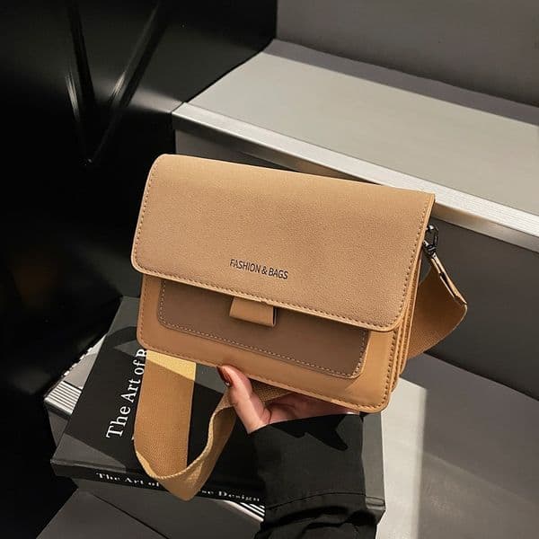 Bestseller Women's Bag 2025 New Korean Version With Wide Shoulder Strap, Small Square Fashionable Niche Design, Versatile Everyday Crossbody Bag, Trendy Ddmytues