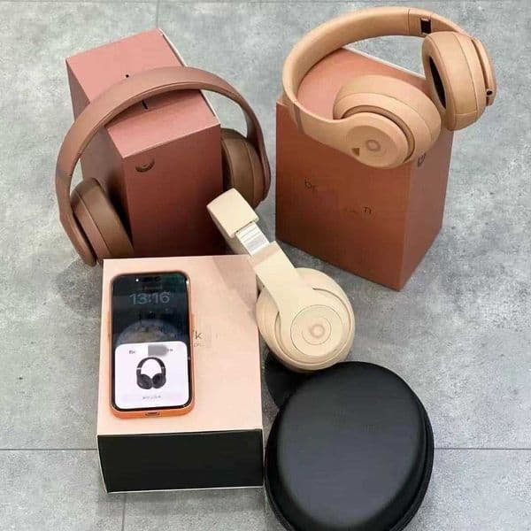 KIM Collaboration Limited Edition Studio Pro Over-Ear Wireless Bluetooth Recording Engineer 4th Generation Pop-Up Headphones T260509