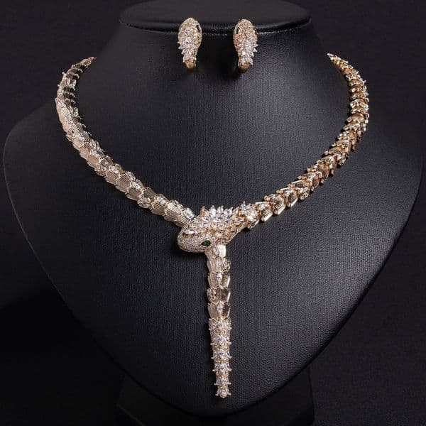 2026 New Designer Fashion Casual Zircon Inlaid Snake Necklace And Earring Jewelry Set Bracelet High-end Party Snake Necklace Wholesale