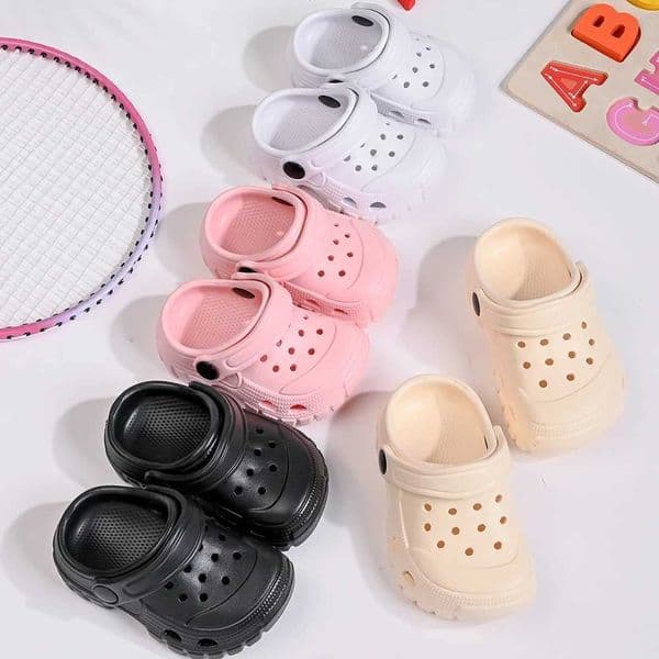 Summer Slippers for Boys Girls - Cute Hole Design Sandals Indoor Outdoor Non-Slip Casual Beach Shoes for ChildrenL260511