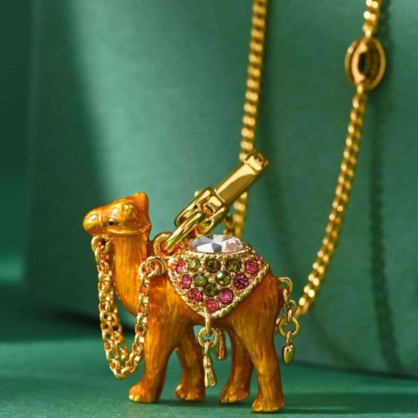 Juicy Coturely Cross-border foreign trade jewelry enamel colored diamond tassel brown camel pendant necklace three-dimensional cute animal collarbone chain