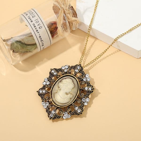 Retro Statue Hollow Pendant Women's Light Luxury Jewelry Niche Sweater Chain Alloy Inlaid Diamond Necklace Wholesale