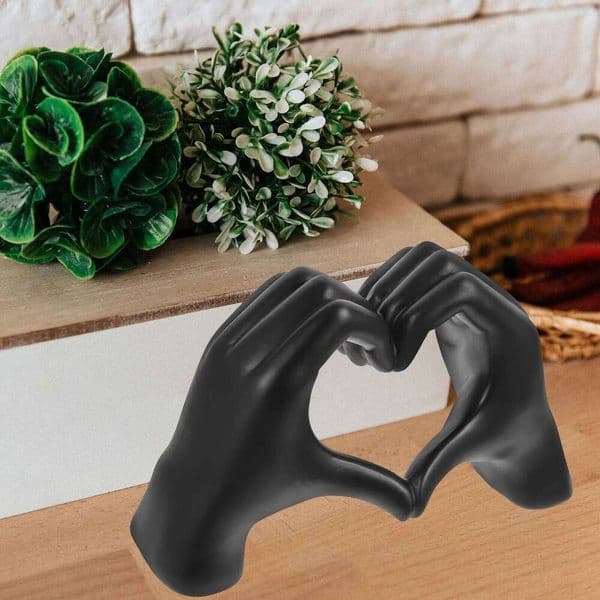 Heart Finger Gesture Statue Resin Craft Home Decor Desktop Ornament Living Room Bedroom House Accessories Style 26W05011