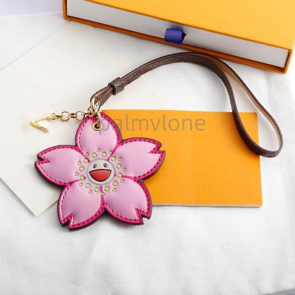 2026 V Keychain Classic Exquisite Luxury Designer Car Keyring Zinc Alloy Letter Unisex Lanyard Gold Black Metal Small Jewelry