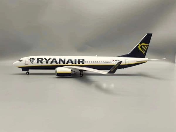 a Plane 1 85 Scale 47Cm 737 Ryanair Ireland B737-800 Model Die-Cast Resin Aircraft slot car With LED Lights Car Tr