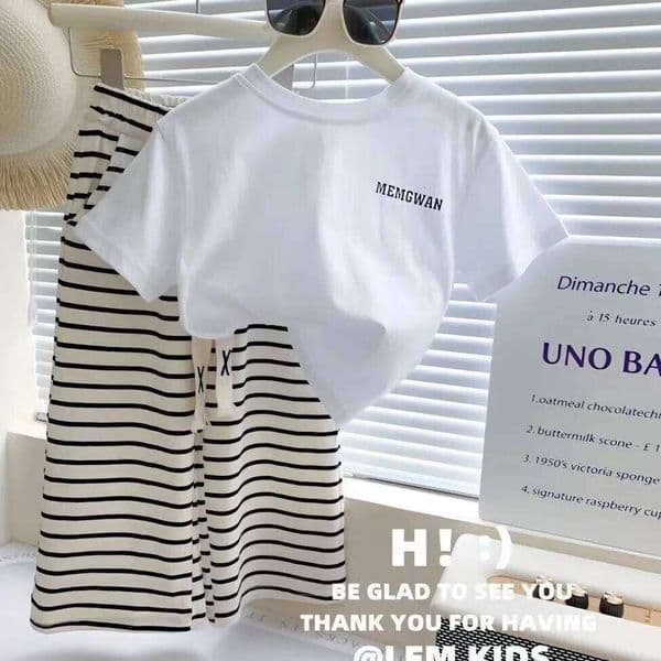 New Summer Girls Clothing Set Comfortable Style Short Sleeve T-shirt + Stripe Pants 2Pcs Suit For Girl Children Fashion Outfit 26L0512