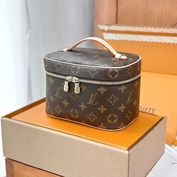 Top quality designer bag makeup bag shoulder bag luxury makeup bag classic ladies' banquet bag multifunctional small square bag designer chain wallet 008
