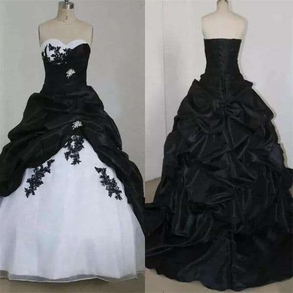 Gothic Black And White Wedding Dress Vintage Ruffles Sweetheart Ball Gown Lace Country Bridal Dress Corset Victorian Fantasy Bride Dress Robe De Mariee Novias