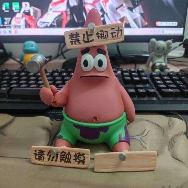 2026 New New Cartoon Yellow Square Character Sitting Figurine Starfish Style Model Parking Plate Ornament Cross-Border Wholesale Toy