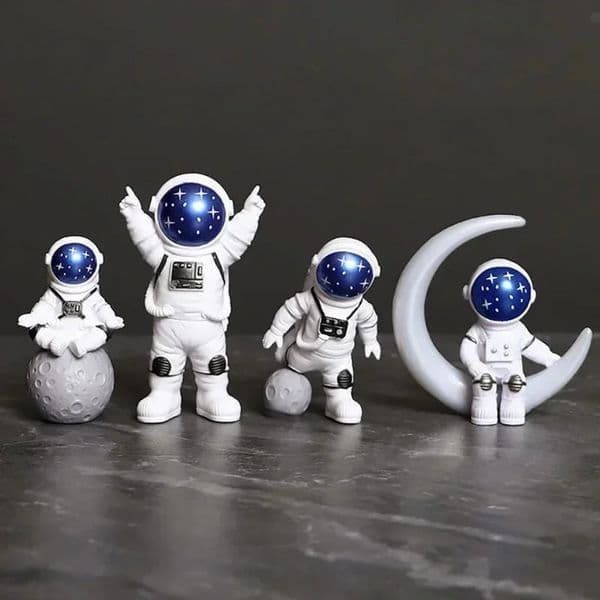 4-Piece Astronaut Figurine Set Space Explorer Models Educational Toys for Kids Home Desktop Decor Childrens Gifts 260513