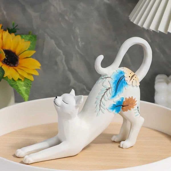 White Lying Cat Painted Resin Ornament Elegant and Cute Design Perfect for Home Decor Desk Display Bookshelf Decoration T260512