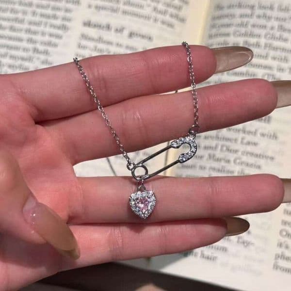 S925 Sterling Silver Pink Diamond Paperclip Pendant Necklace For Women, Sweet And Delicate Heart-Shaped Pin Collarbone Chain