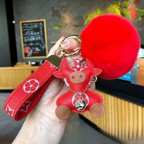 Designer Keychain Bag Charms Cow Charm Brown Leather Wrist Strap Tassel Accessory Handbag Keyring For Gifting Q260609