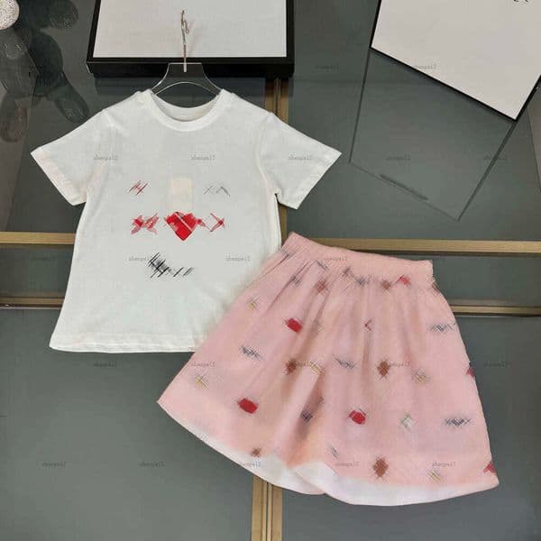 Luxury girls T-shirt set Summer baby tracksuits kids designer clothes Red heart pattern T-shirt and purple shorts A161X05N150