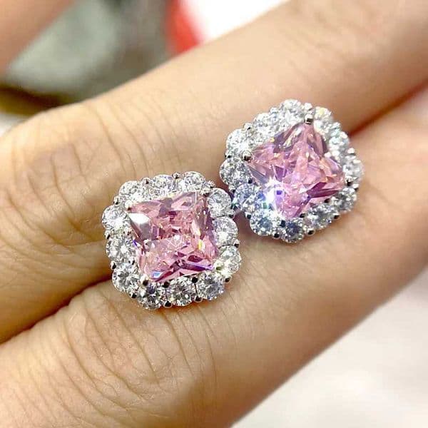 Huitan Graceful Noble Lady Stud Earrings with Shiny Zirconia Fashion Women Engagement Ceremony Jewelry Chic Wedding Accessories L260515