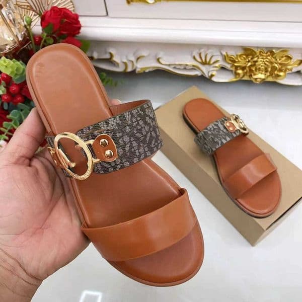 M brands new vintage pattern metal buckle flat sandals are versatile womens shoes T260515