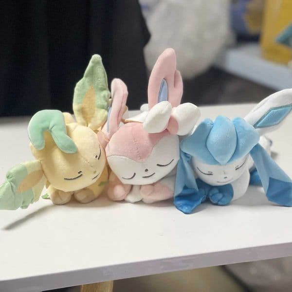 Pikachu Peluche Shiny Charizard XY Stuffed Plush Toy Eevee Garchomp Chikorita Sudowoodo Sprigatito PelucheBirthday Kids Gifts L260515HDCO