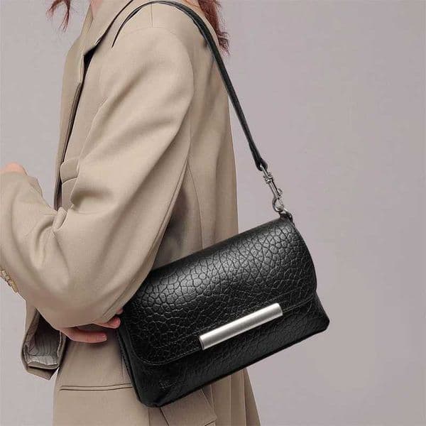 Stylish Black Leather Shoulder Bag with Crocodile Texture H260515