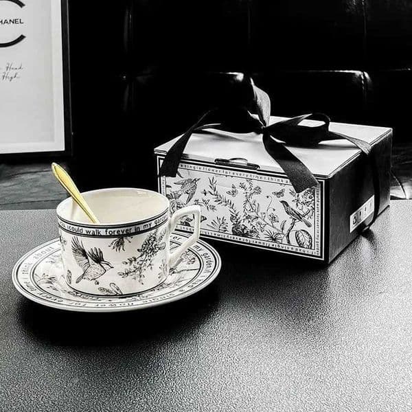 New French Retro Ceramic Mug 350ML Exquisite Flower Coffee Cup and Saucer Afternoon Camellia Tea cup Romantic Gift Water cupJ260515