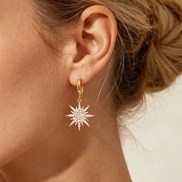 Earrings with a light luxury and high-end feel, exaggerated niche design, ins-style eight-pointed star full of diamonds, jewelry, summer hot item,