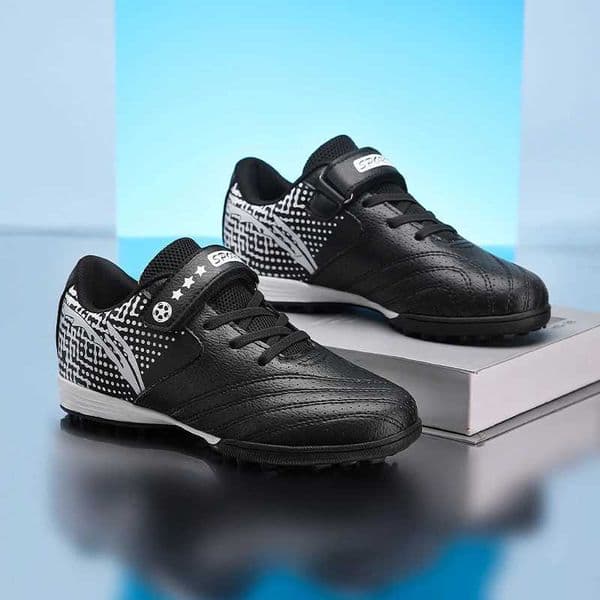 Childrens cleat soccer shoes suitable for boys and girls leather upper waterproof rubber non-slip sole lightweight Velcro C260516