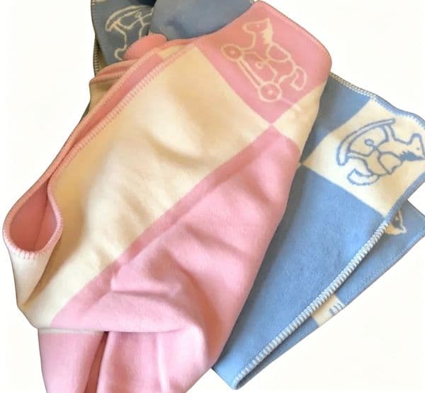 Warm Cozy Letter H Horse Knitted Blanket 140x100cm Luxury Cashmere Soft Decor Blanket Breathable Skin Friendly Blanket For New Baby And 3-6 Years Old Children