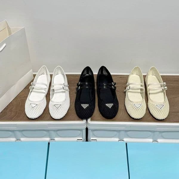 2026 New Designer Triangle Mesh Ballet Shoes for Women's Classic Single Belt Hollow Flat Mouth Single Shoes for Women's Casual Shoes