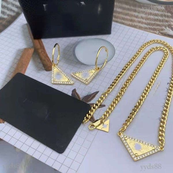 Luxury Gold Necklace Figaro Chain Hip Hop Urban Street Wear Jewelry Pula brand triangular letter rhinestone twisted cha