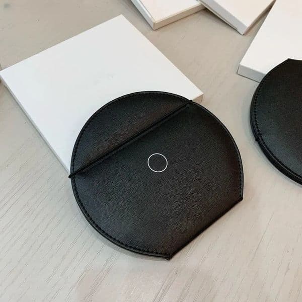 Luxury Designer Decor Designer Black Round Classic Logo Printed Folding Mirror Women's Portable Leather Makeup Mirror Travel Makeup room Too 7