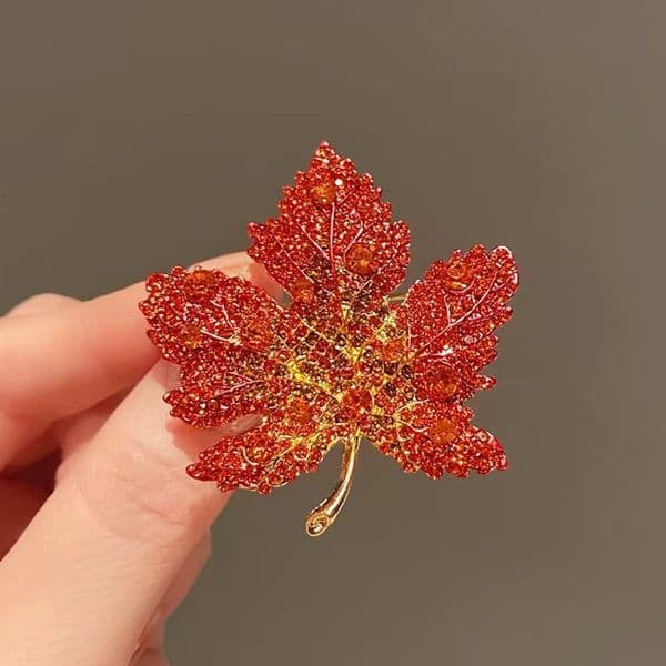 Luxury Full Diamond Maple Leaf Niche High-End High-Grade Brooch for Women Vintage Pin Clothing Accessories Jewelry
