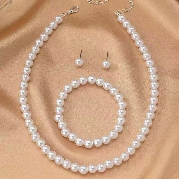 High Quality Hot Selling 8mm Imitation Necklace Bracelet Earrings Three-Piece Fashion Women's Pearl Jewelry Set Wholesale